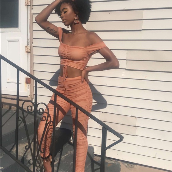 Peachy Set - Picture 3 of 3